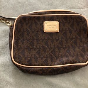 Michael Kors Cross Body!
